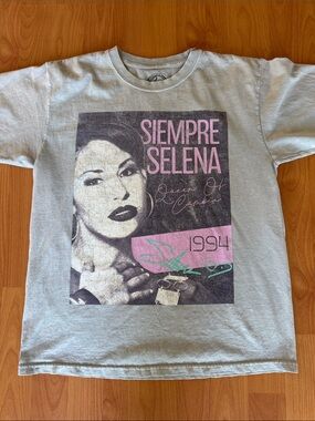 Official Selena Merch Light Grey Graphic Tee Size Medium